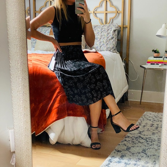 NWT Black Pleated Midi Skirt, size XS - Picture 4 of 6